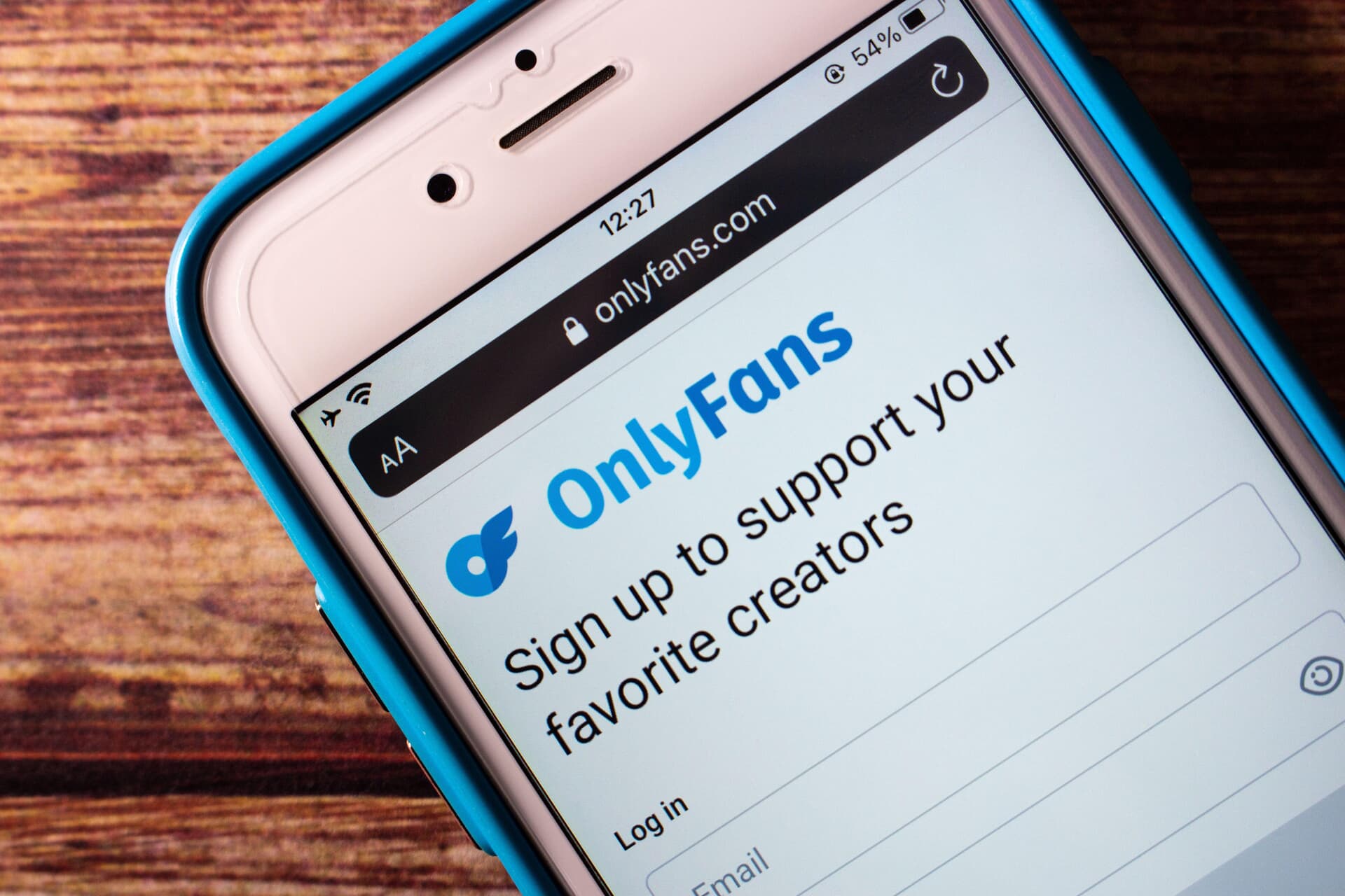 Kumamoto, JAPAN - Jun 27 2022 : Logo of OnlyFans, subscription social platform for content creator and fan, in website on iPhone on shabby chic table
